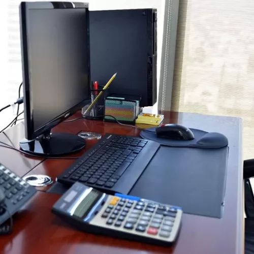 Mouse pad with gel cushion - ergonomic wrist rest for comfort - 1 piece - black